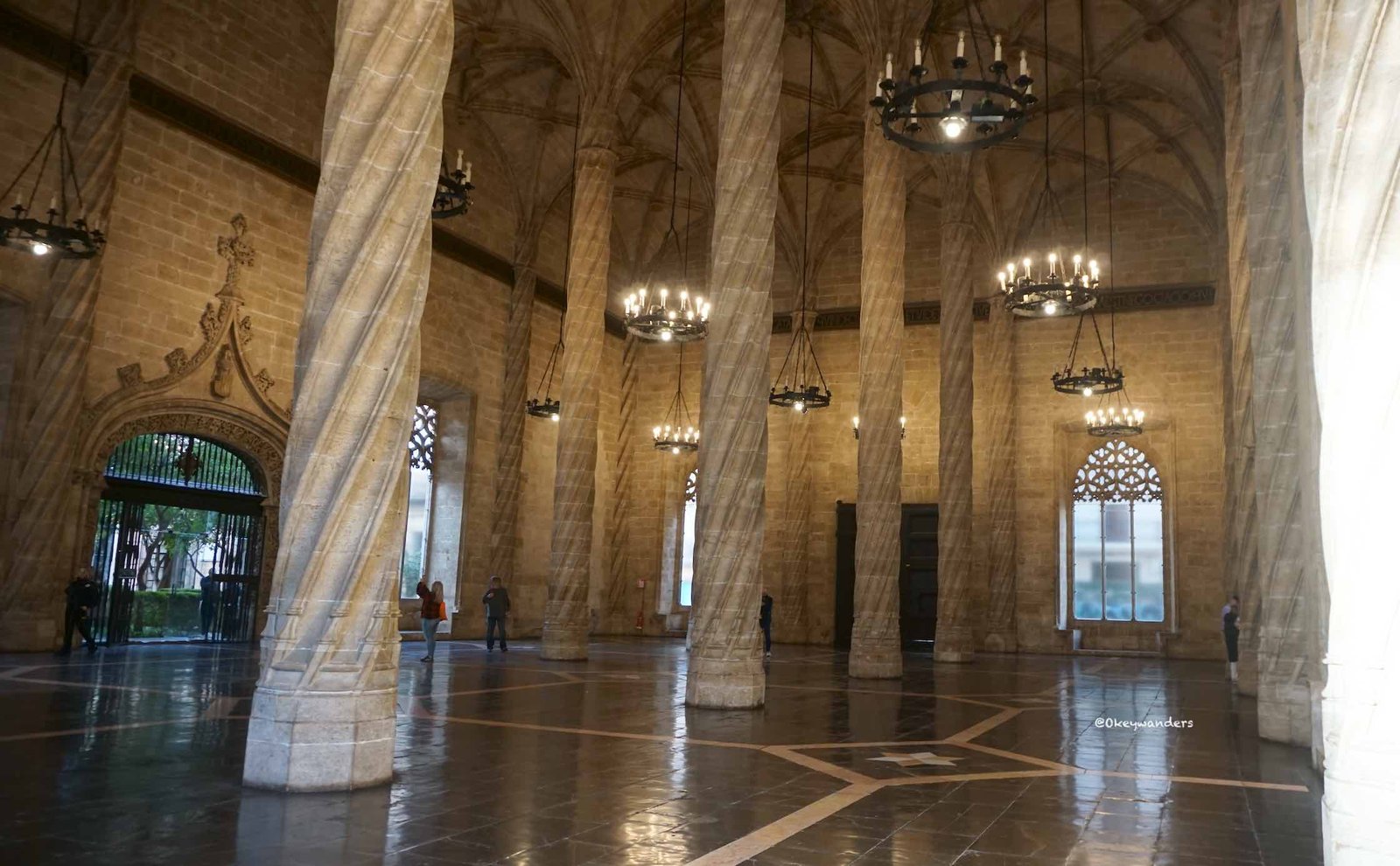 華倫西亞絲綢交易廳 La Llotja de la Seda
