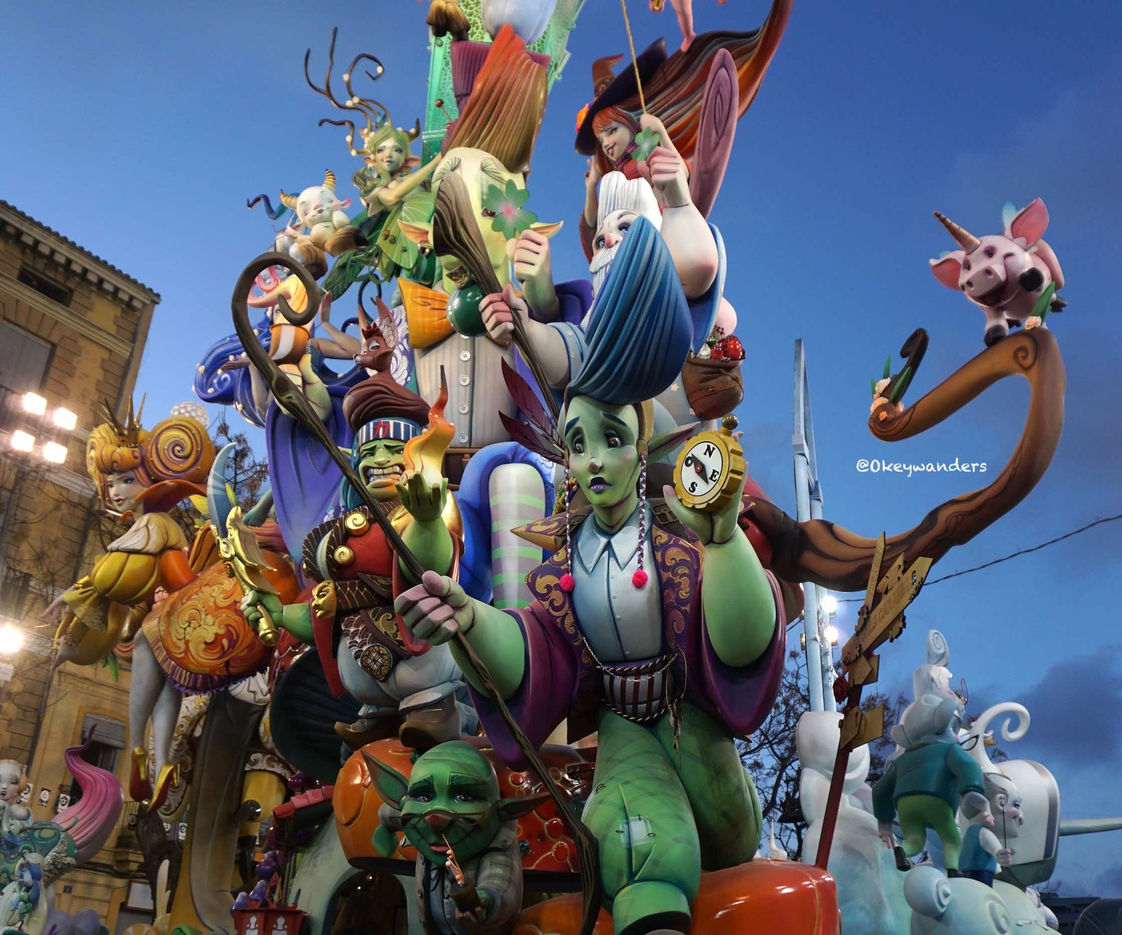 西班牙節日法雅節街頭人偶裝飾 Valencia during Fallas