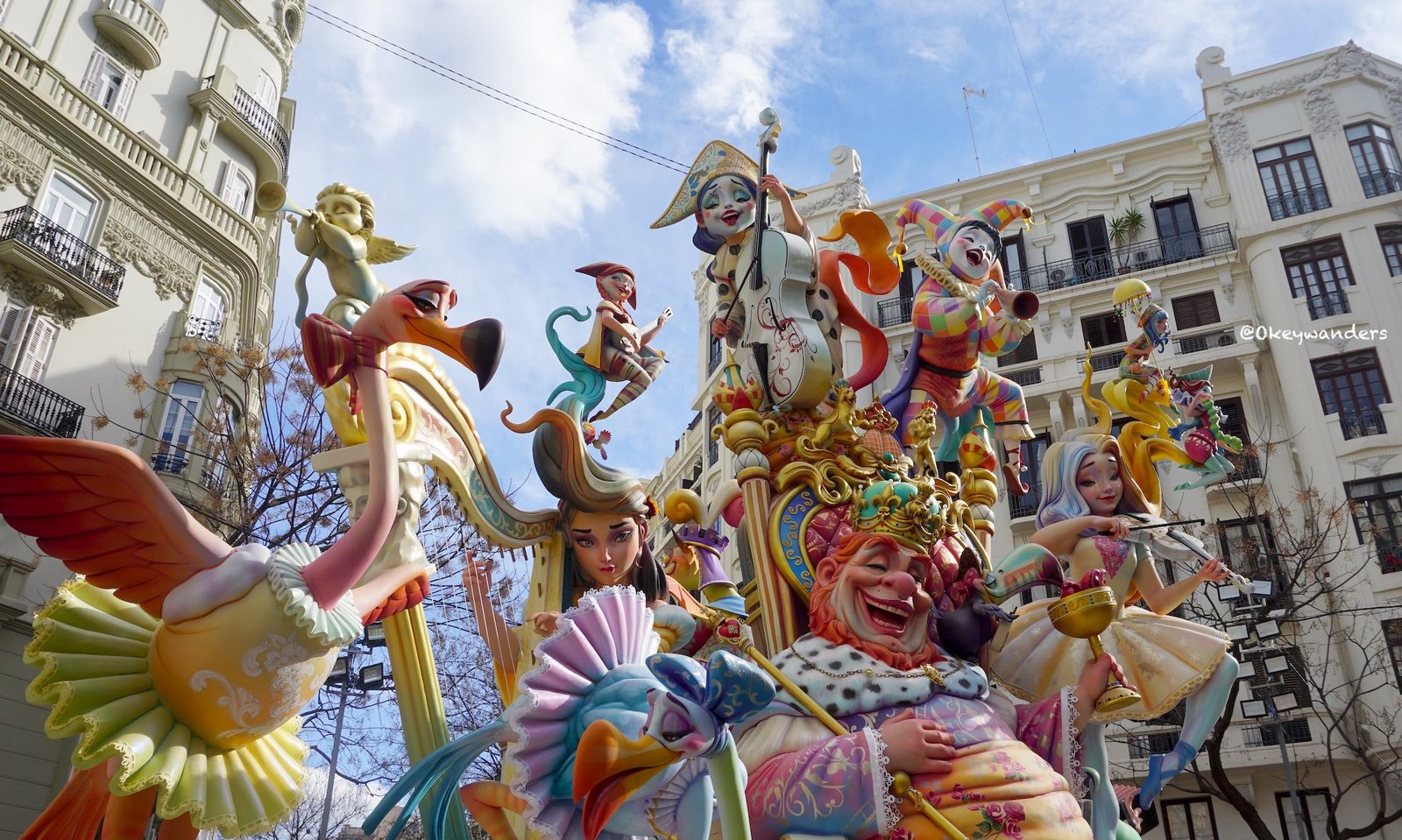 西班牙節日法雅節街頭人偶裝飾 Valencia during Fallas
