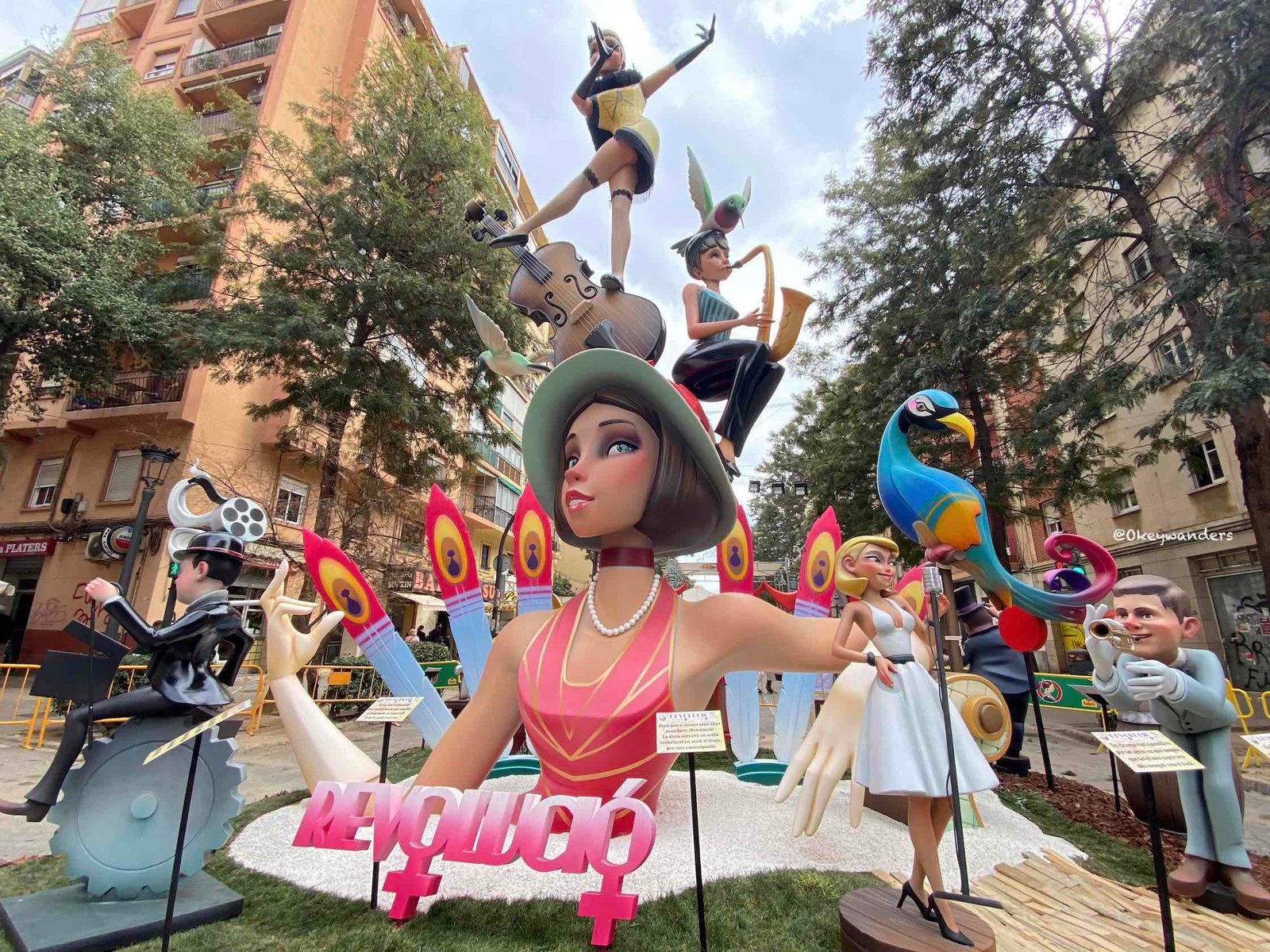 西班牙節日法雅節街頭人偶裝飾 Valencia during Fallas