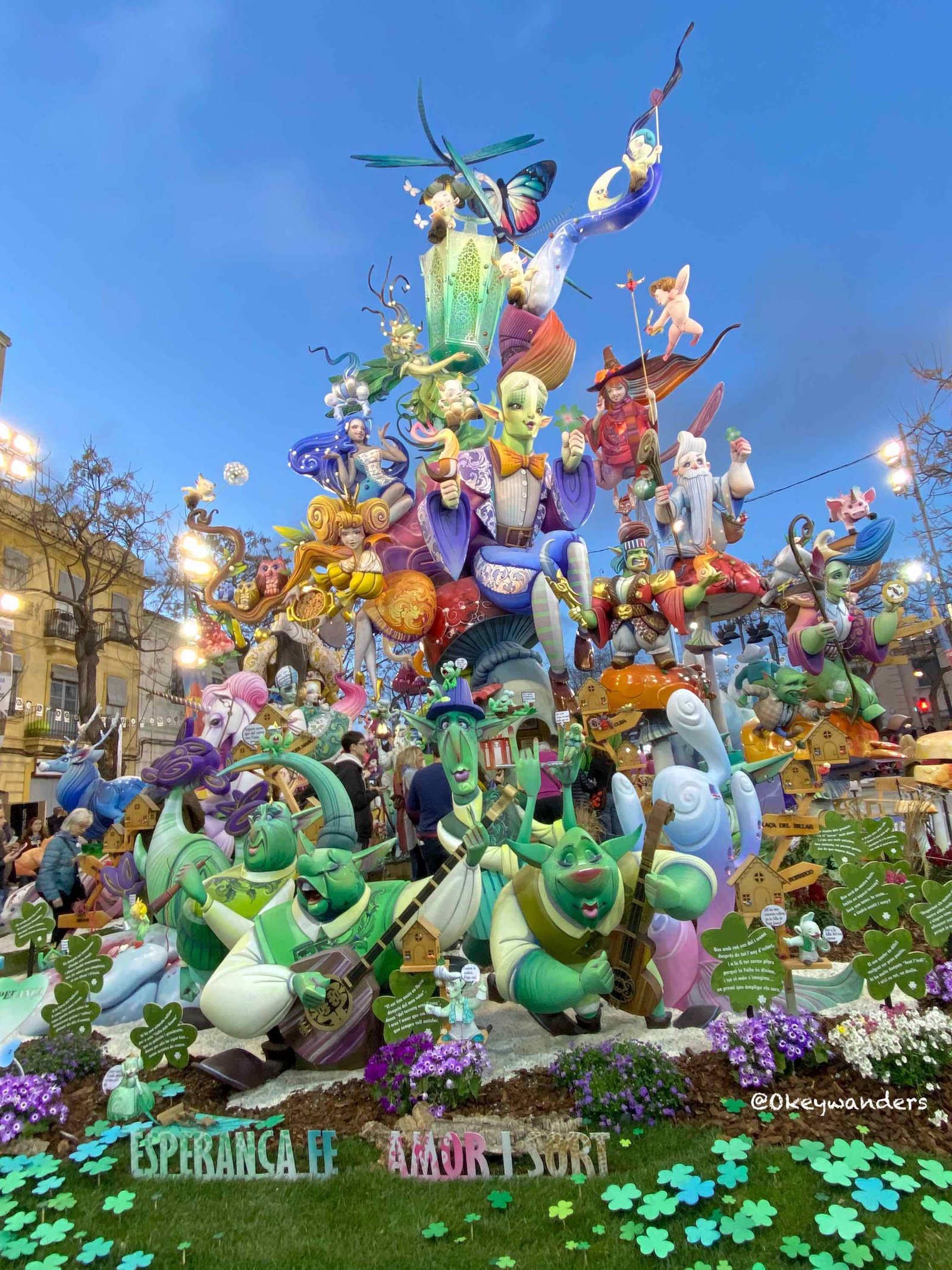 西班牙節日法雅節街頭人偶裝飾 Valencia during Fallas